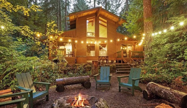 ZigZag Basecamp: Indoor Hot Tub, Forest Views