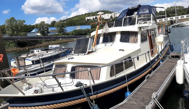 Zimon Boat: Unique Accommodation in Rouen