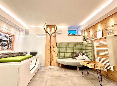 Zirben Spa - Wellness Ferienwohnung in Bayern l Altmühltal l Privater Whirlpool & Sauna l DTV 5 Sterne für Paare und Familie