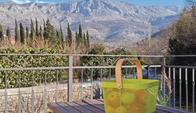 Zrnovnica Holiday Home