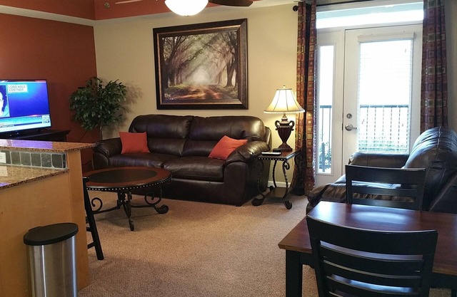 1 BR Luxury Riverfront Condo/Perfect Location/ 2 BR also available VRBO#859465