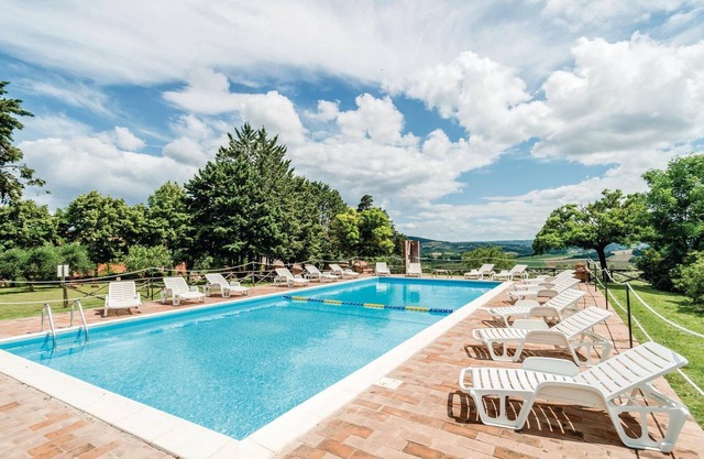 2 bedroom accommodation in Castiglione d.Lago PG