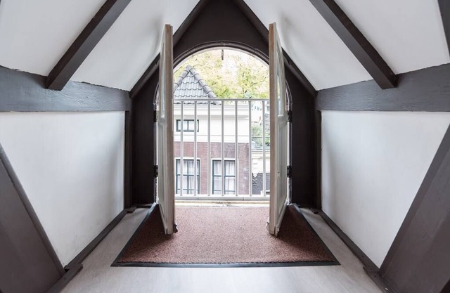 (2)RedLight District Smokers Friendly Private Studio