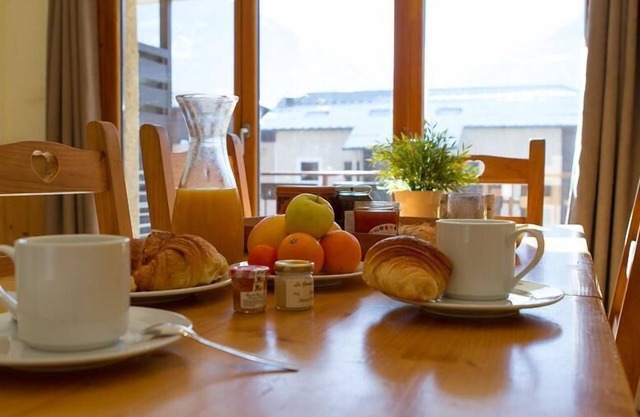 200m from resort center, 3rd floor, balcony, tv, ski locker, 40m², Serre Chevalier