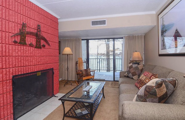 207B - Unique Lakefront One Bedroom Condo, 2 Queen Beds, 2 Fireplaces!