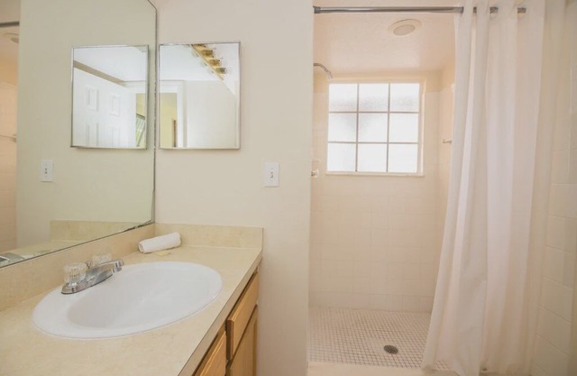 3 Bedrooms - Communal Pool - Resort Amenities - Royal Palm Bay