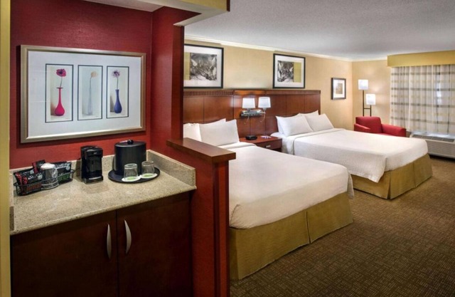 3 Convenient Units! FREE Parking, Pets Allowed, Close to Burlington Mall!