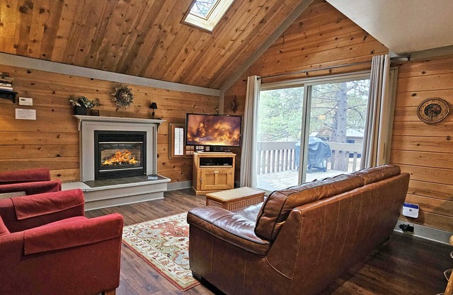 4 Pole House-Sunriver, Oregon: BBQ, WiFi, SHARC Aquatics, Tubing Hill, Mt. Bachelor, Golf, Deschutes River, Tennis, Bike Paths