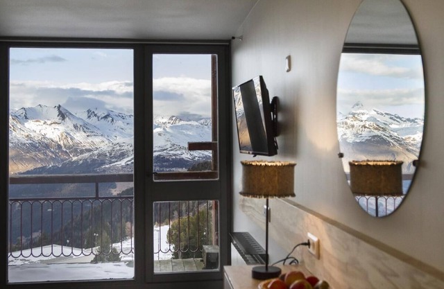 50m from ski slopes, 10th floor, view mountain, balcony, 29m², Les Arcs