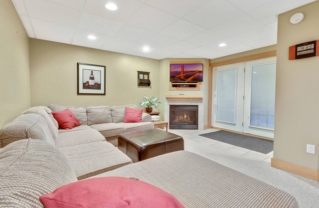 689 Disciples Village Condo | Fireplace | Sleeps 8 | Easy Access to Chairlift