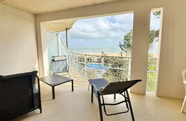 Accessible apartment with balcony, pool, parking, and beach in La Tranche-sur-Mer