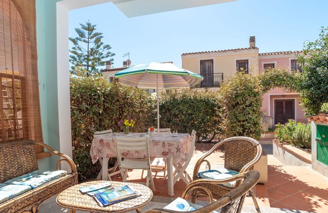 Air-Conditioned Apartment Not Far From Beach with Patio, Balcony and Garden