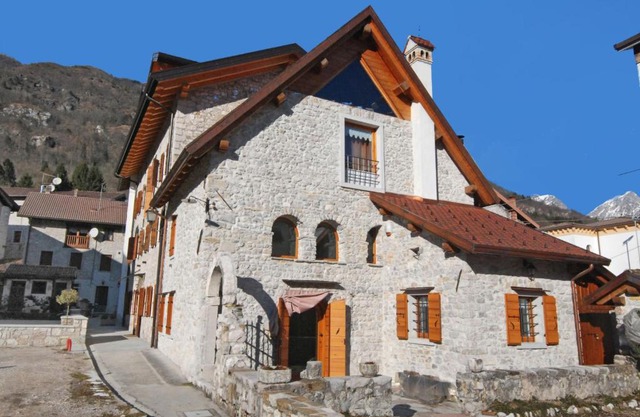 Apartment Albergo Diffuso - Cjasa Ustin-2 by Interhome