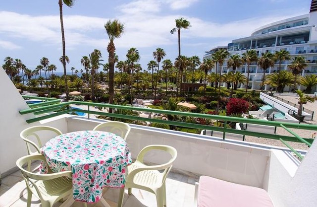 Apartment in beachfront complex in El Duque area, Costa Adeje