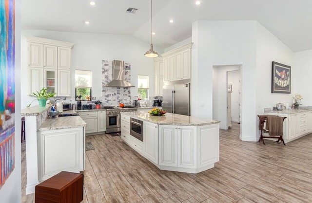 ARCADIA/BILTMORE - PRIVATE POOL- GREAT LOCATION- OPEN FLOOR PLAN -