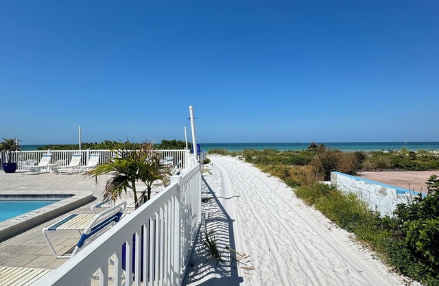 Beachfront 2BR Condo | Pool, Hot Tub & Beach Gear