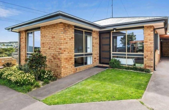 Beachside Torquay Unit: Walk to Surf, Food and Fun
