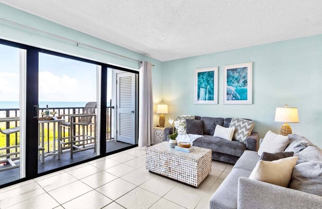 Beautiful Direct Oceanfront Condo W/Heated Pool & Steps to the Pier!🌴