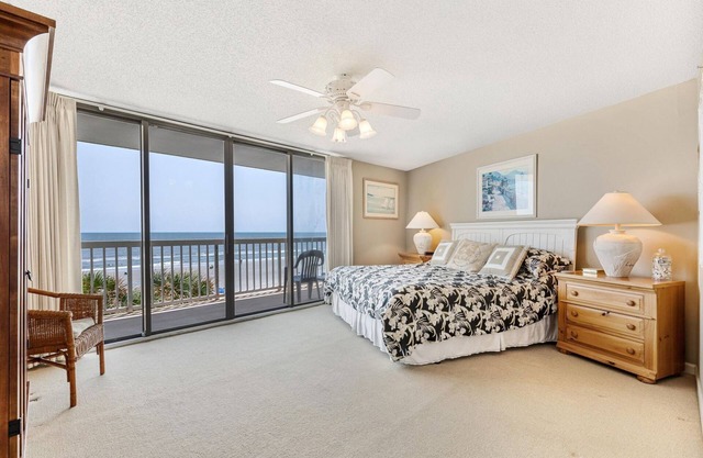 Beautiful Front Beach 4 Bedroom Condo with Private Parking and Pools