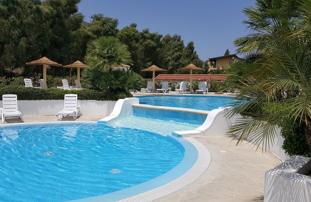 Beautiful three-room villa, right on the sea, swimming in the pool, culture and relaxation