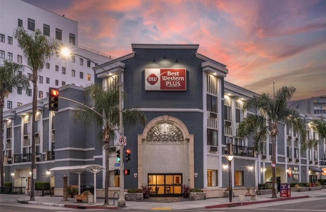 Hotel At The Convention 