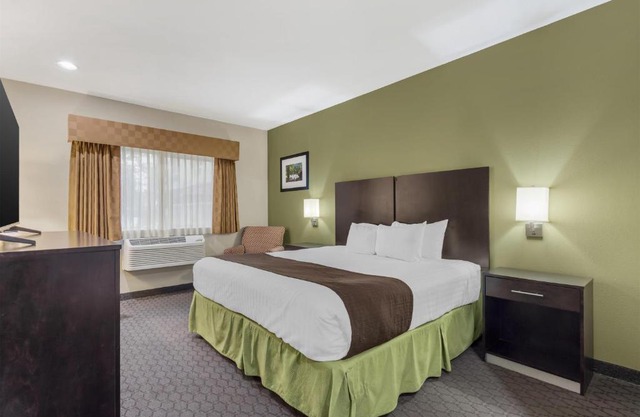 Western Sky Valley Inn 