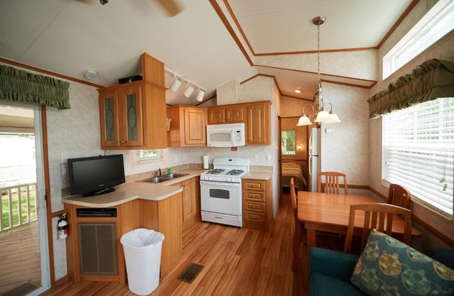 Bethpage Two-Bedroom Cottage 12