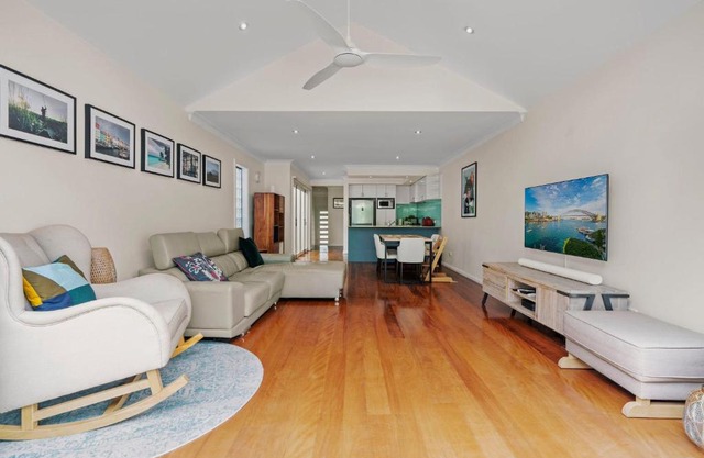 Bright modern home in great location close to City