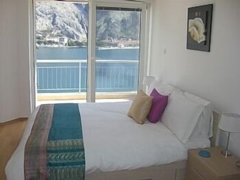 Bright & Spacious Apartment, Premier Development, Spectacular Panoramic Views