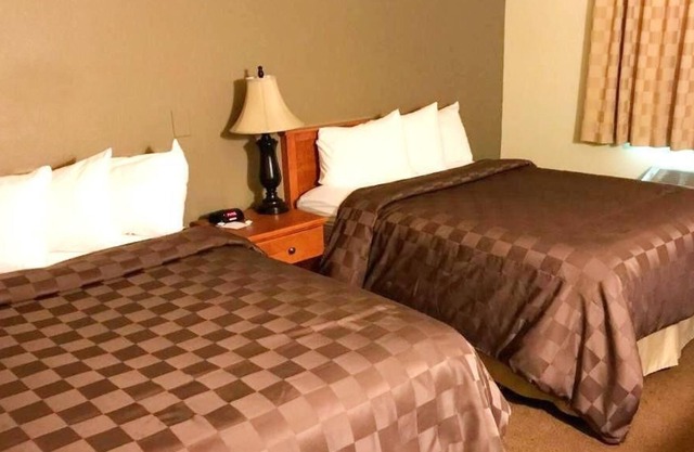 Budget-Friendly Vacation! Swimming Pool and Hot Tub, Gym, Free Parking!