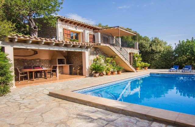 Buger - Great house with pool, air conditioning and internet