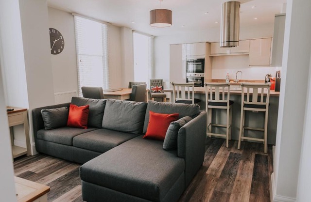 Cavendish House with Secure, Allocated Parking, 2 mins walk from Windsor Castle