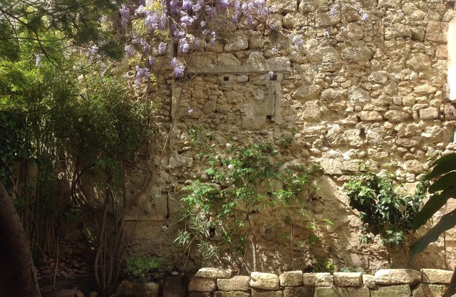 Charming and quiet in the heart of town
