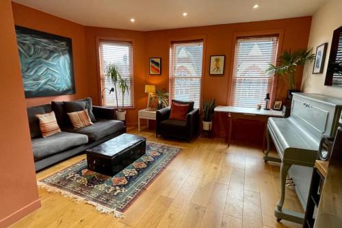 Charming and Spacious 2 Bed Near Kensal Green Tube