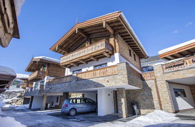 Charming Chalet in Neukirchen near Wildkogel Ski Arena