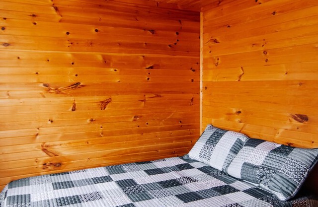 COTTAGE #10