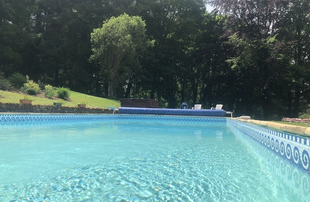 Cottage with shared swimming pool, hot tub, fishing, tennis, UK TV and Wi-Fi
