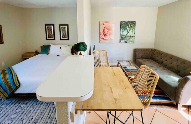 Cozy Ocean Beach Studio | 1 mile to water!