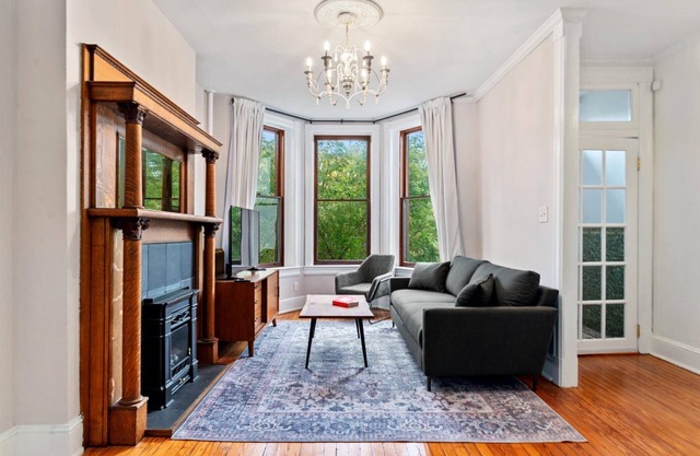 Deluxe Private Bedroom on Capitol Hill | Graduate & Intern Housing