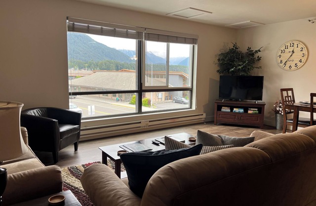 Downtown Apt Ocean Mountain 