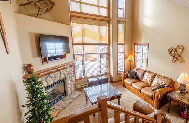 Excellent multi level 3 bedroom townhouse with easy access to nearby runs and lift