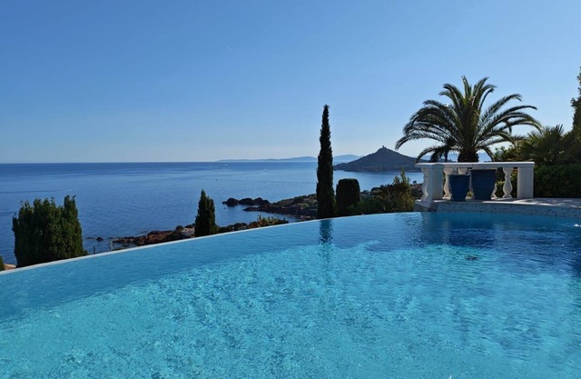 EXCEPTIONAL SEA VIEW VILLA SAINT RAPHAEL 15 'walking from THE BEACH