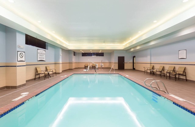 Free Breakfast. Pool Access. Suite Near Downtown.