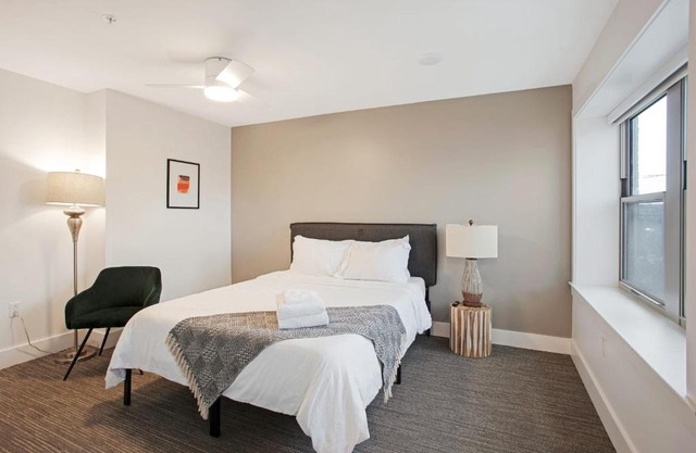 FRONTDESK Bright Open Studio Apt by Old Westport