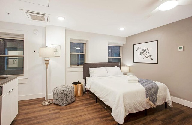 FRONTDESK Comfy Studio Apt near Science City