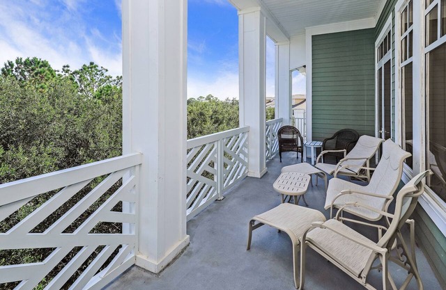 Full Kitchen ~ Private Balcony ~ Resort Pool
