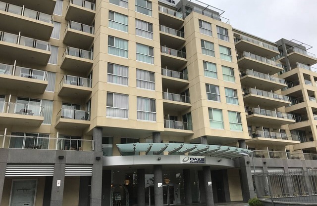 Glenelg Holiday Apartments-The Pier. Direct Beach Front. Free Parking.