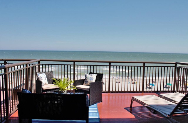 Gorgeous View Oceanfront Condo w/Hug Sundeck Balcony