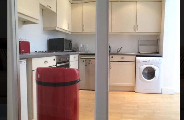 Great 2 BED in Northfields with private garden
