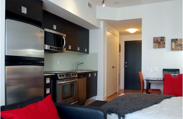 Great Luxury Studio near Bloor-Yonge Subway